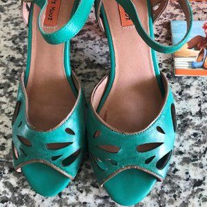 Miz Mooz Strapped Healed Green Sandals - Sz 6